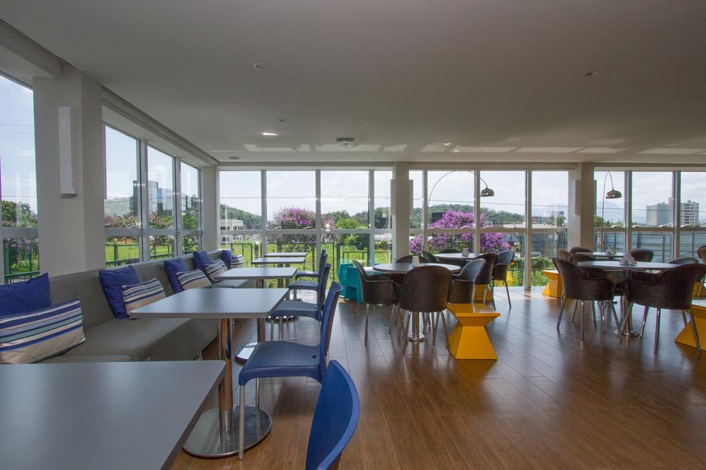 Le Canard Joinville Exteriér fotografie